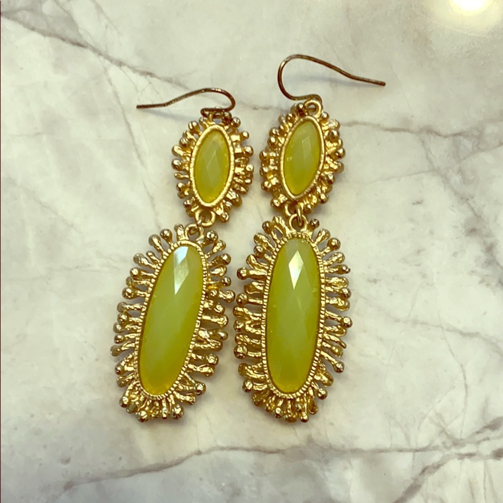 Fun earrings in gold and green